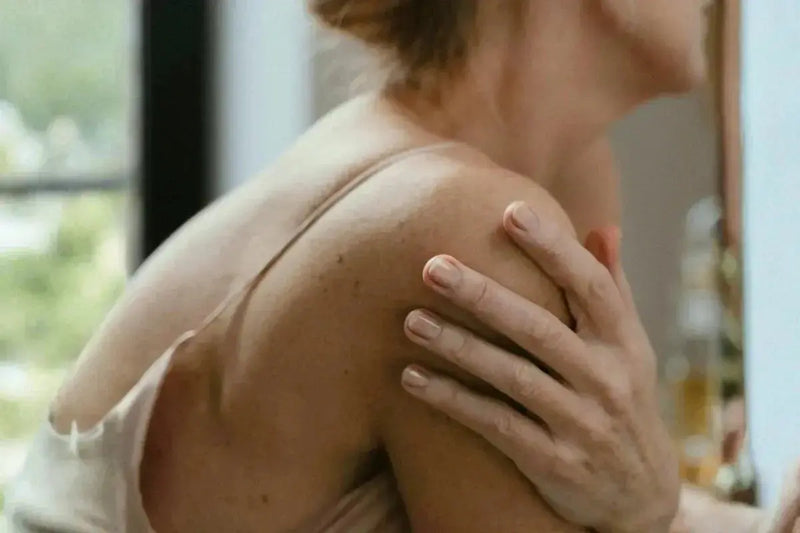 Frozen Shoulder and Perimenopause: The Hormonal Connection Most Women Are Never Told About Umicellar