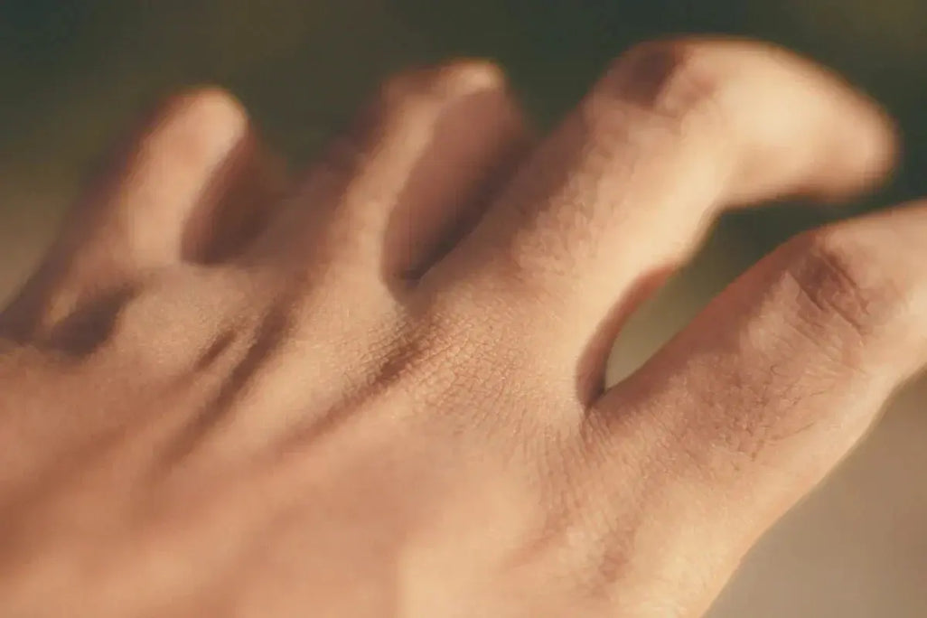 Arthritis in Fingers Natural Remedies: Why Women's Hands Are More Vulnerable After 40 — And What Actually Helps Umicellar