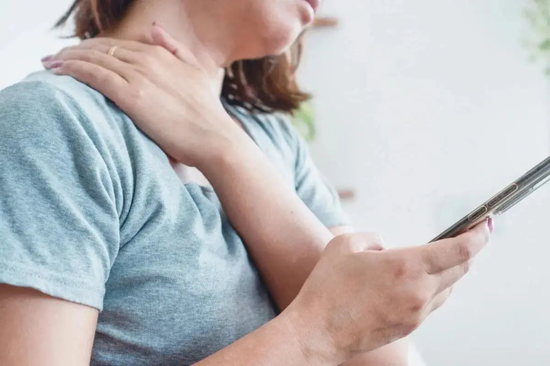 Shoulder Pain Natural Remedies: Why Women Over 40 Are More Vulnerable — And What Actually Works Umicellar