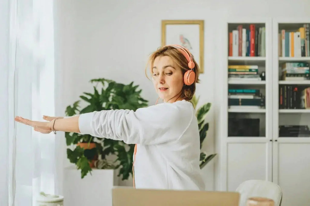 Wrist Pain Natural Remedies: Why Women's Wrists Are More Vulnerable After 40 — And What Actually Helps Umicellar
