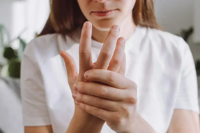 Rheumatoid Arthritis in Your 30s and 40s: What's Happening to Your Joints Between Flares Umicellar