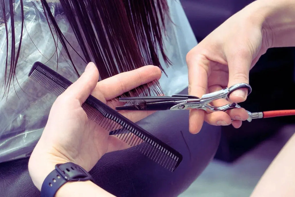 Hairdresser Hand & Thumb Pain: What Actually Helps the Aching Joints Umicellar