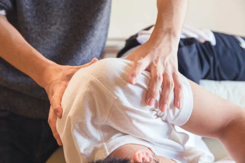 Shoulder Pain When Sleeping on Your Side: Causes and What Helps Umicellar